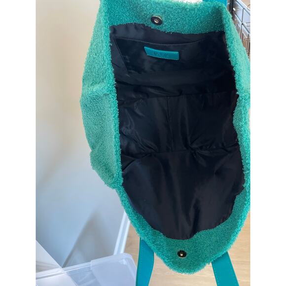 BTB Los Angeles teddy tote - Picture 9 of 12